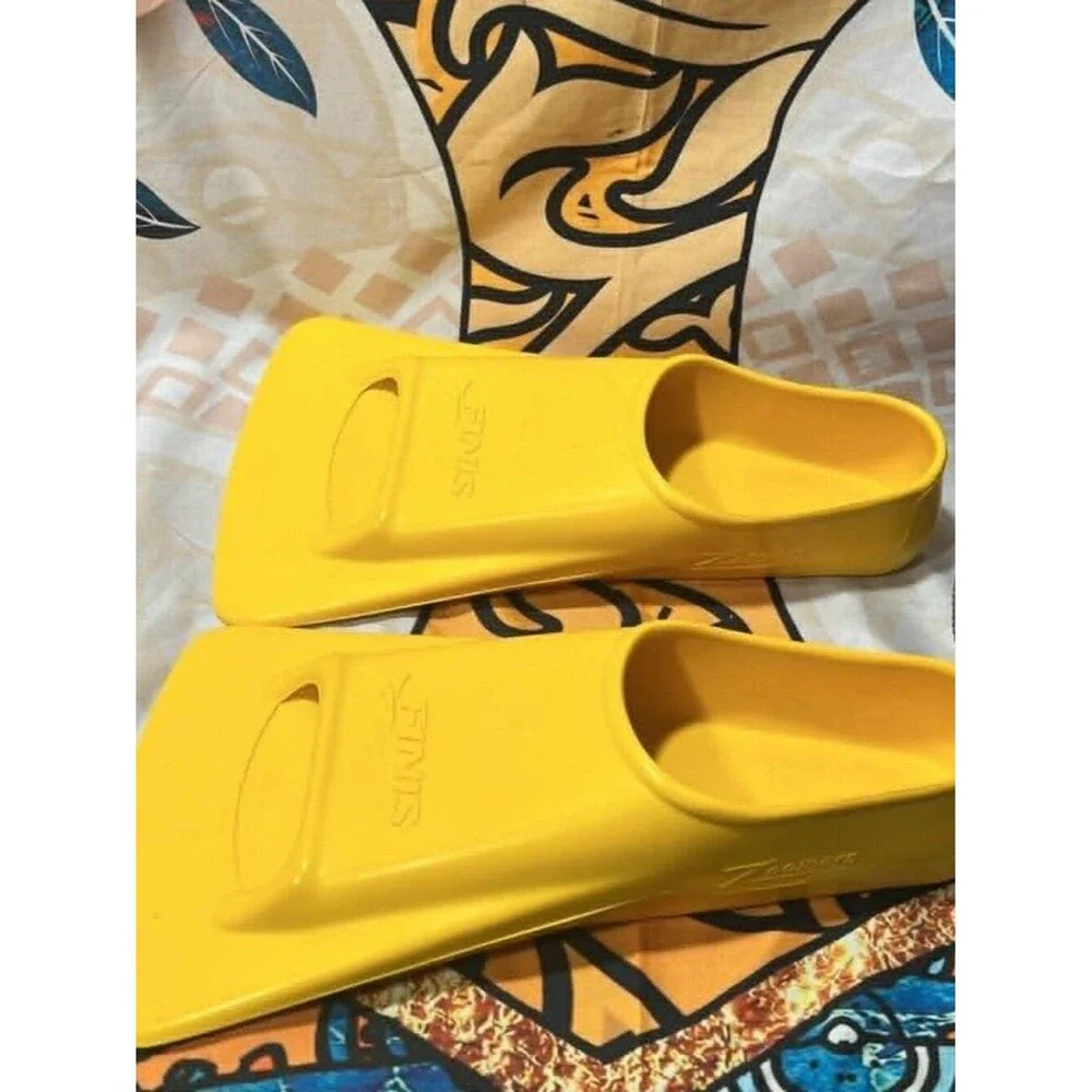 FINIS Floating Short Blade Swim Training Fins + Carry Bag (Zipper Broken)